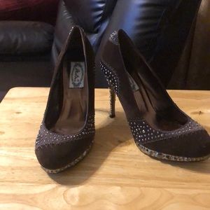 Women’s shoes size 8